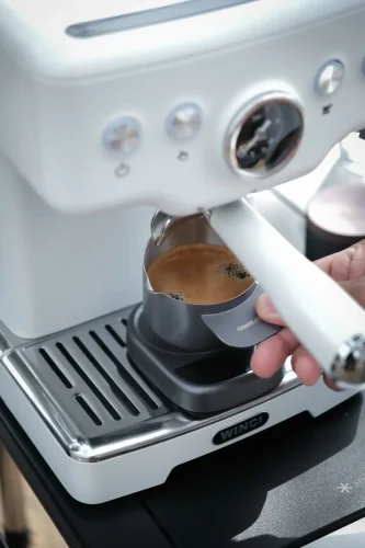 Nhấp để xem toàn màn hình Review Em4212max 18 1
